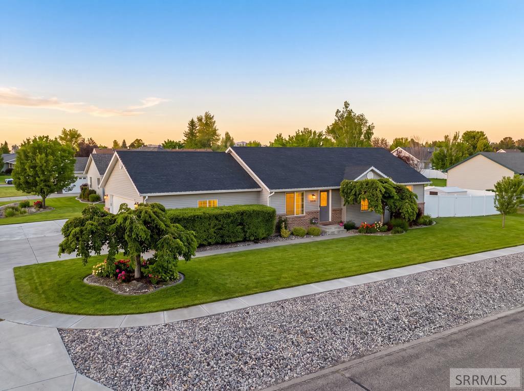 1554 Avon Lane