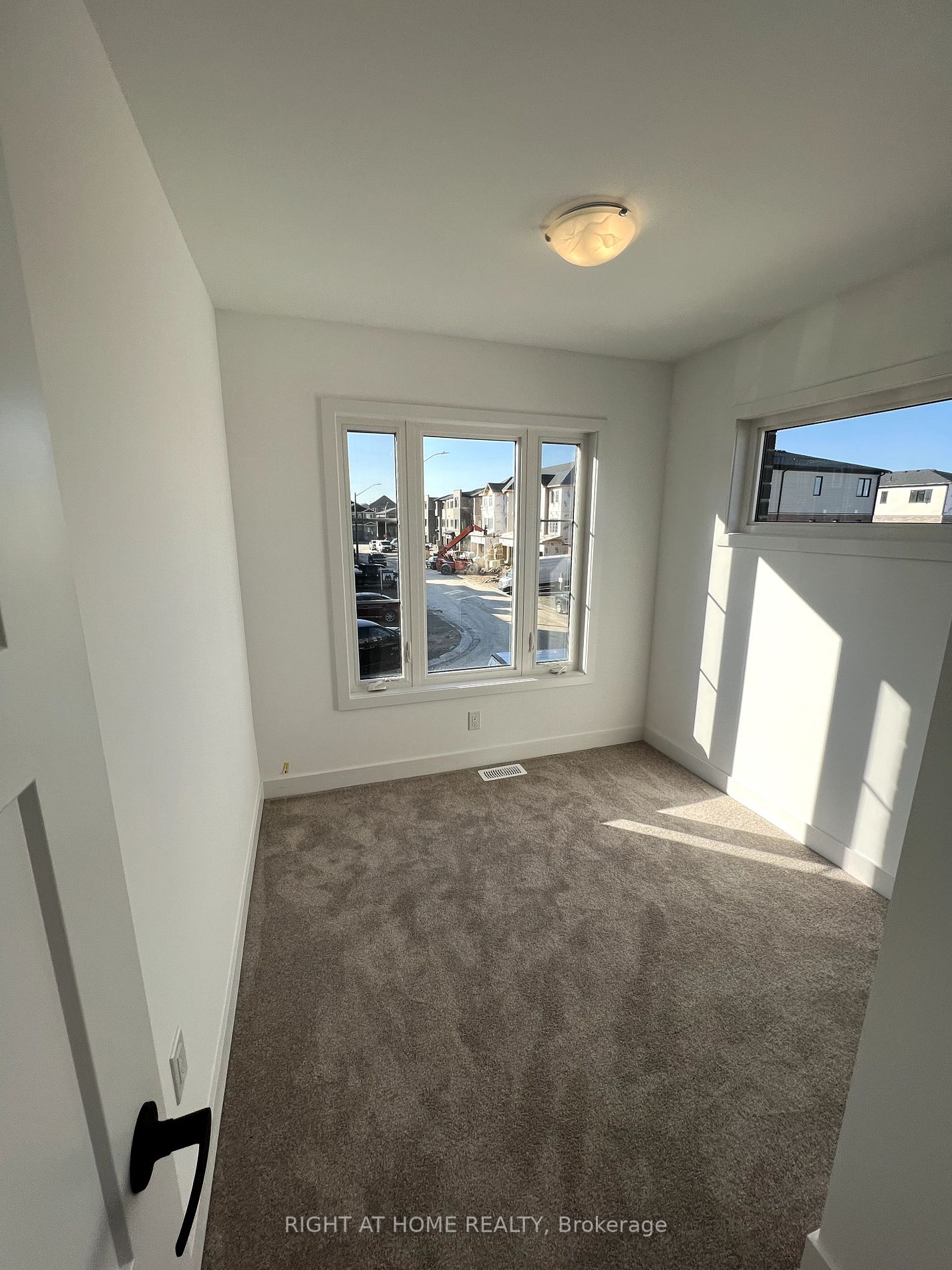 33 Pumpkin Corner Cres