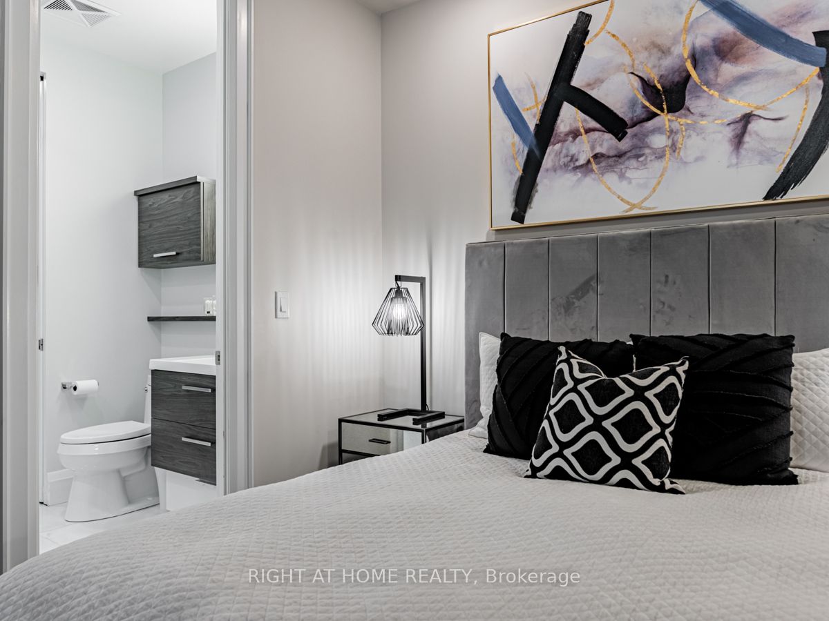 23 Brant St 704