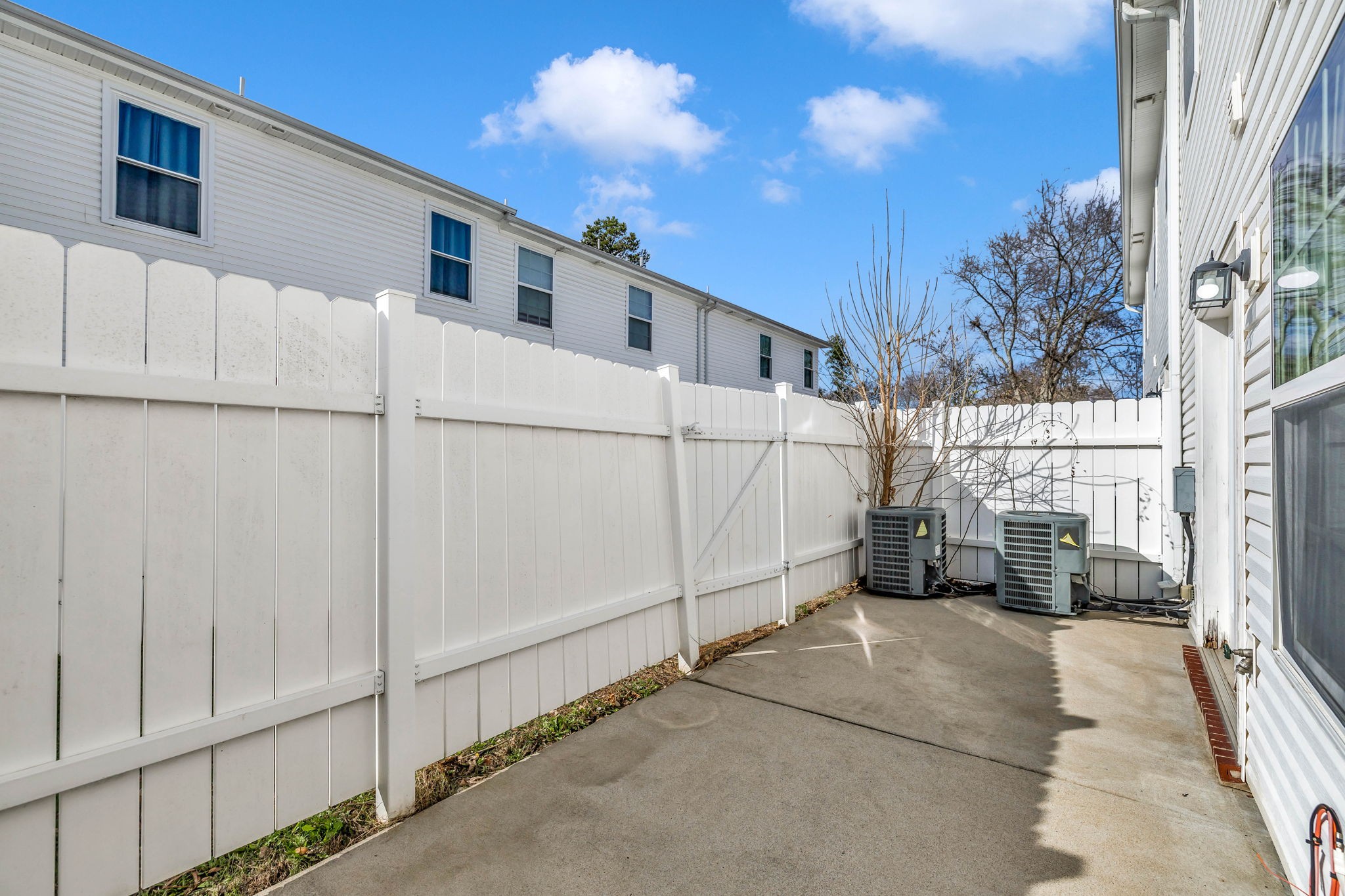 611 Bonneville Ln