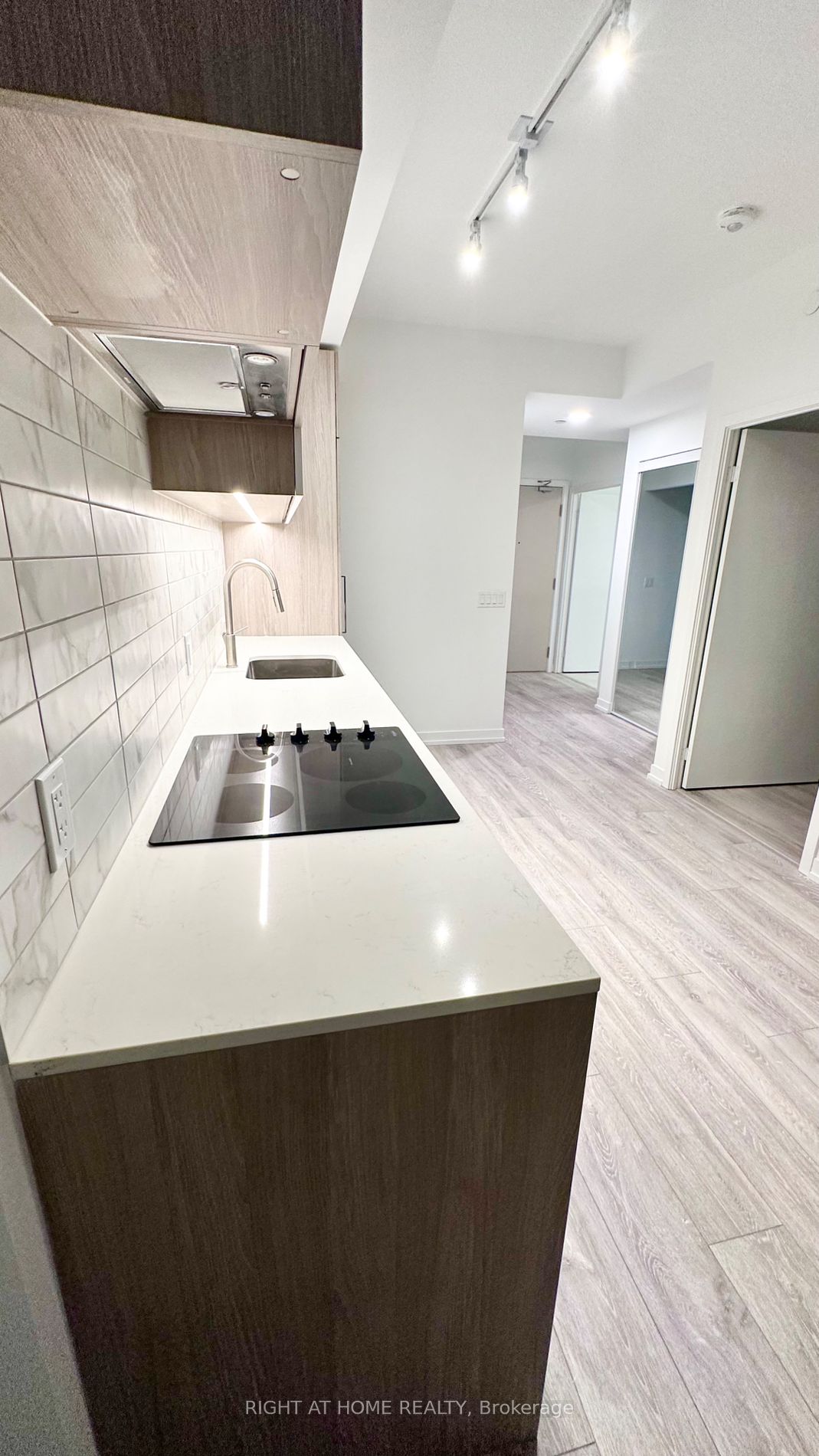 2020 Bathurst St 608