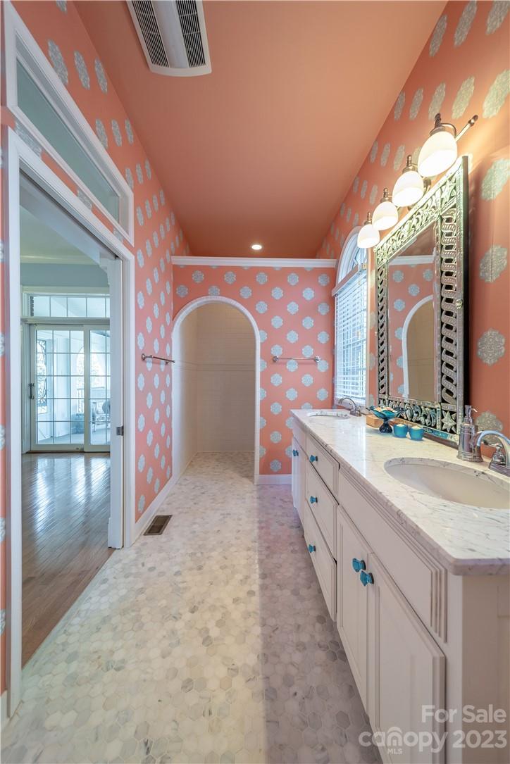 600 West Union Street