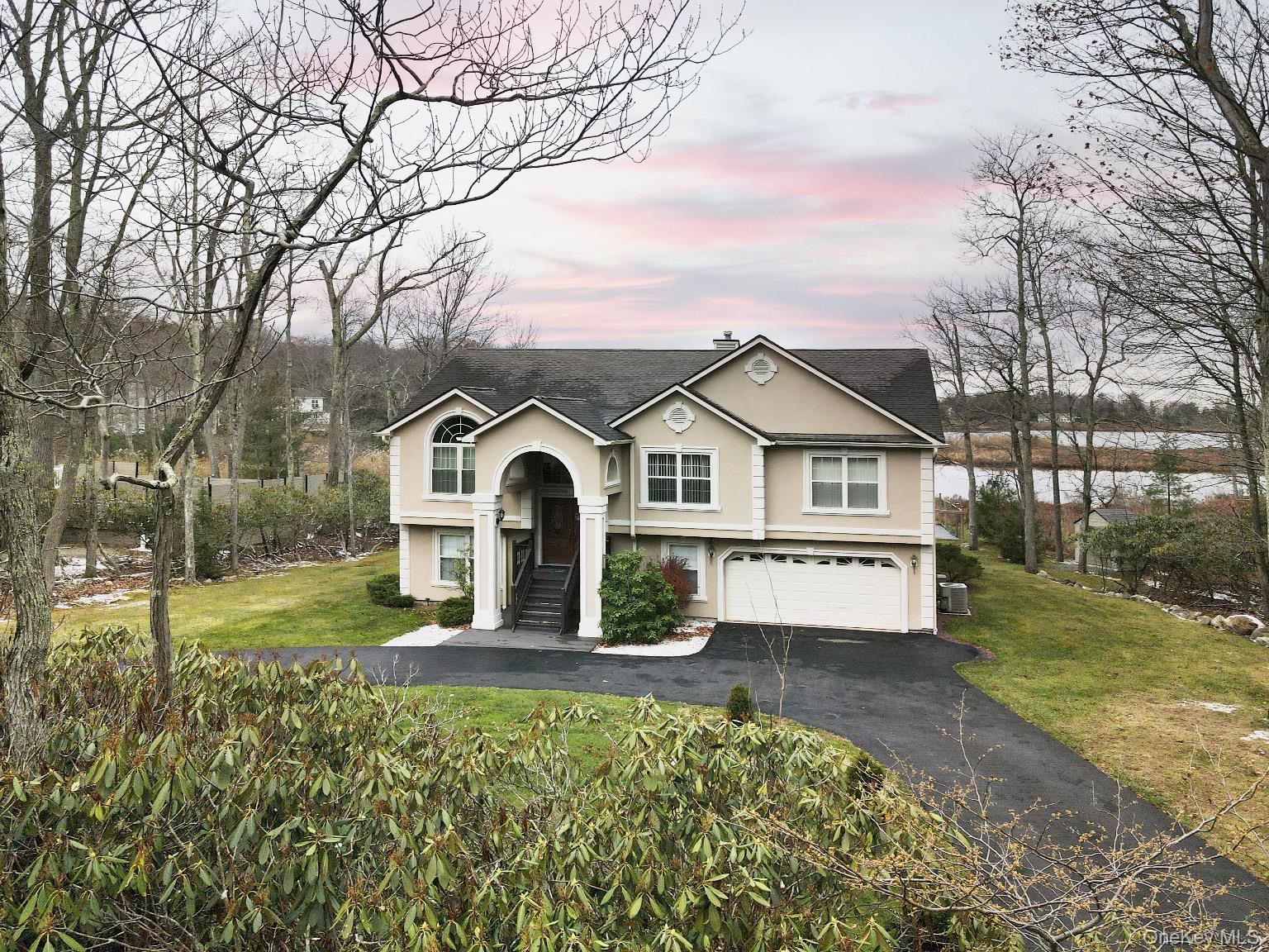 61 Lake Shore Drive W