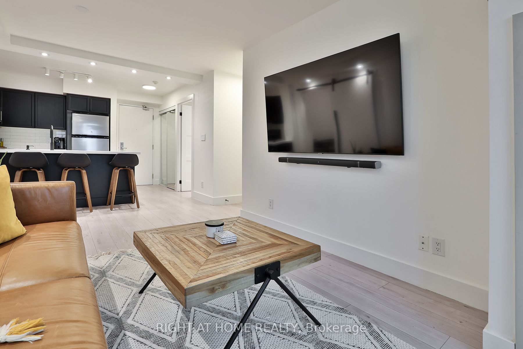 88 Grangeway Ave 2506