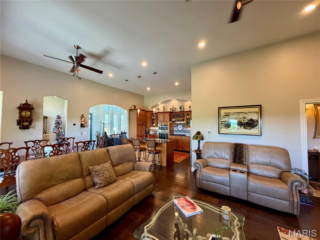 120 El Rancho Drive