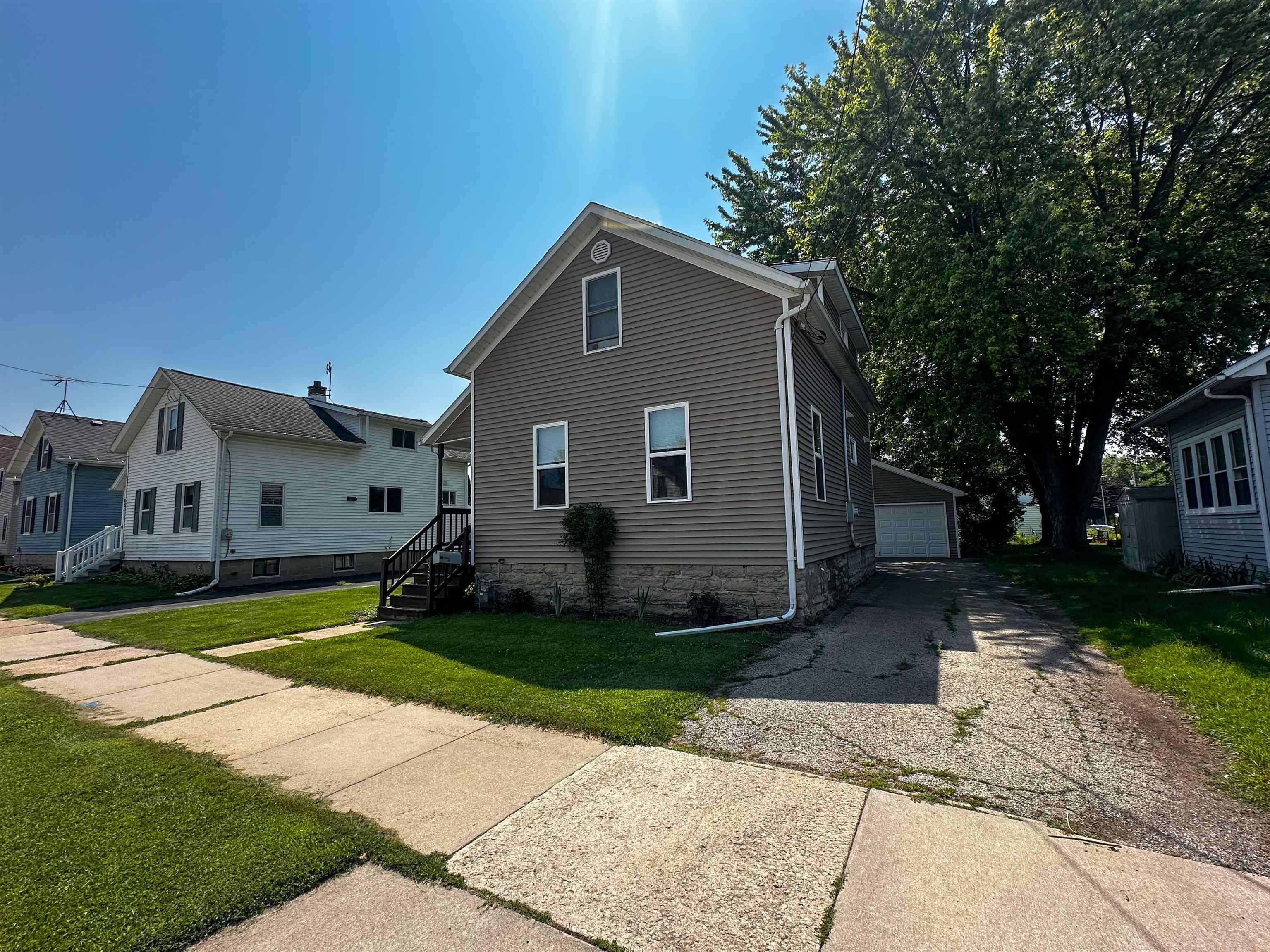 857 W 11th Avenue