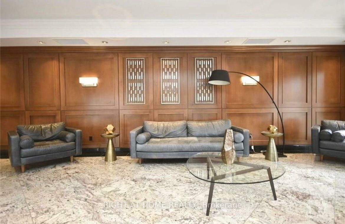 195 Besserer St 2008