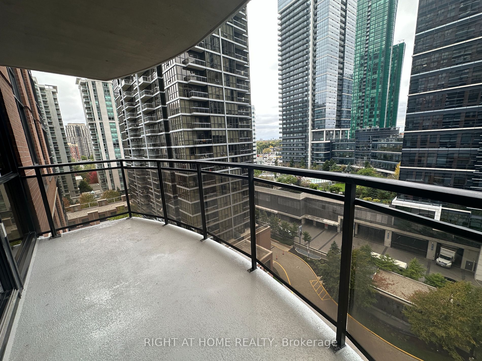 33 E Sheppard Ave 1205