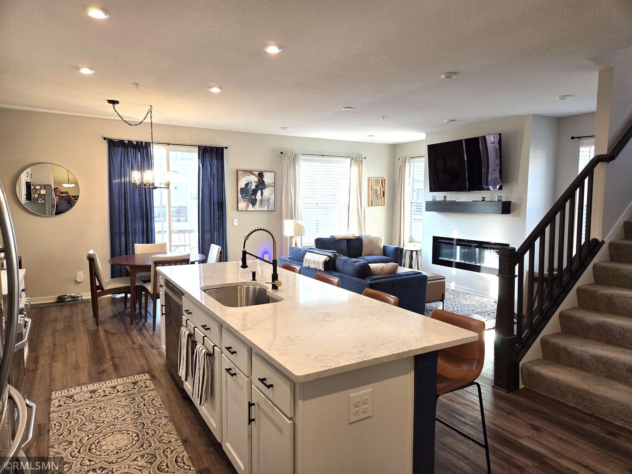2234 Gateway Curve