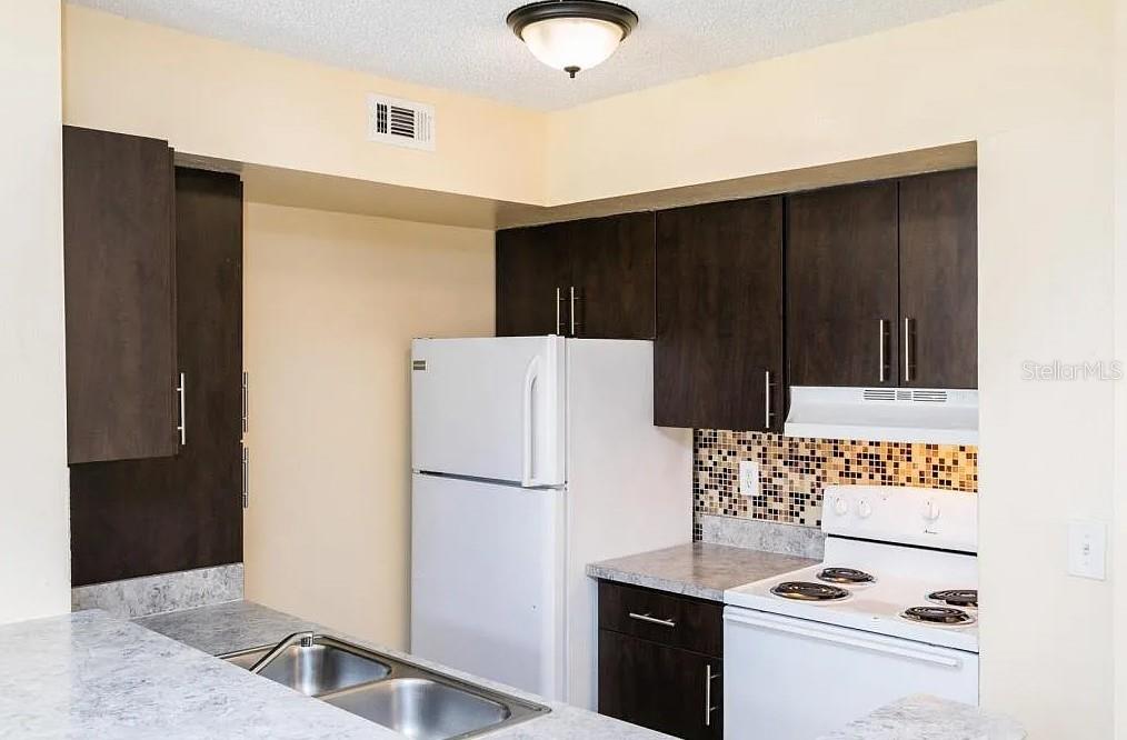 409 Fountainhead Circle