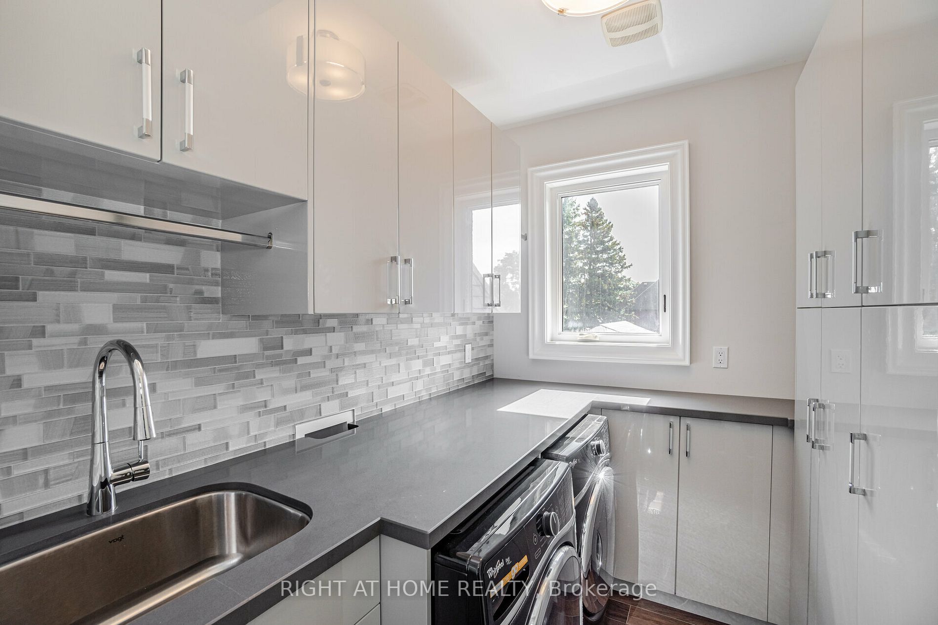 35 Burnelm Dr