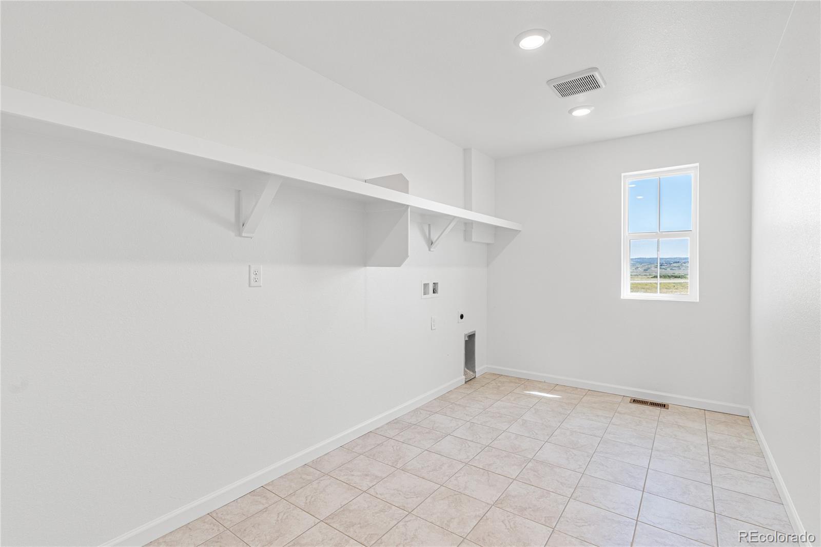 8848 Whiteclover Street