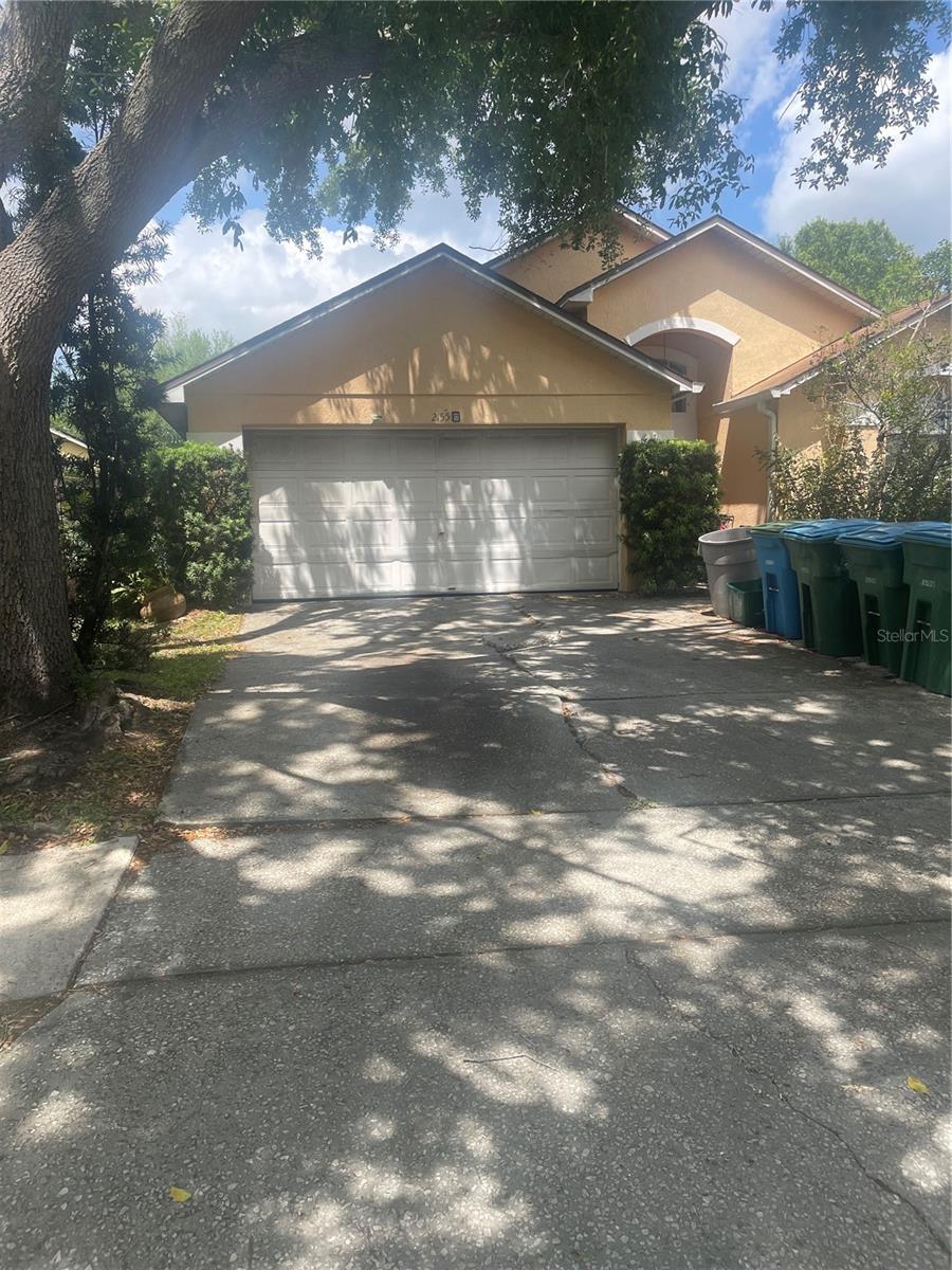 Back to Market -This is a three-bedroom two-bathroom pool house well located that needs some tender love and care (TLC). This is an opportunity to exert the buyer’s creativity to update it. Great neighborhood, low HOA, close to Geminis sport and health facilities, Seminole Community College, the I-4, 15 minutes away from downtown Orlando, main grocery chains in less than two miles. Make your appointment now.