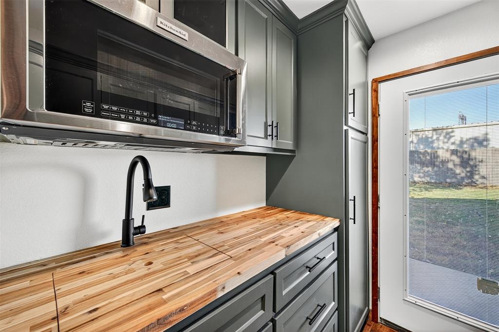 616 E Bells Boulevard