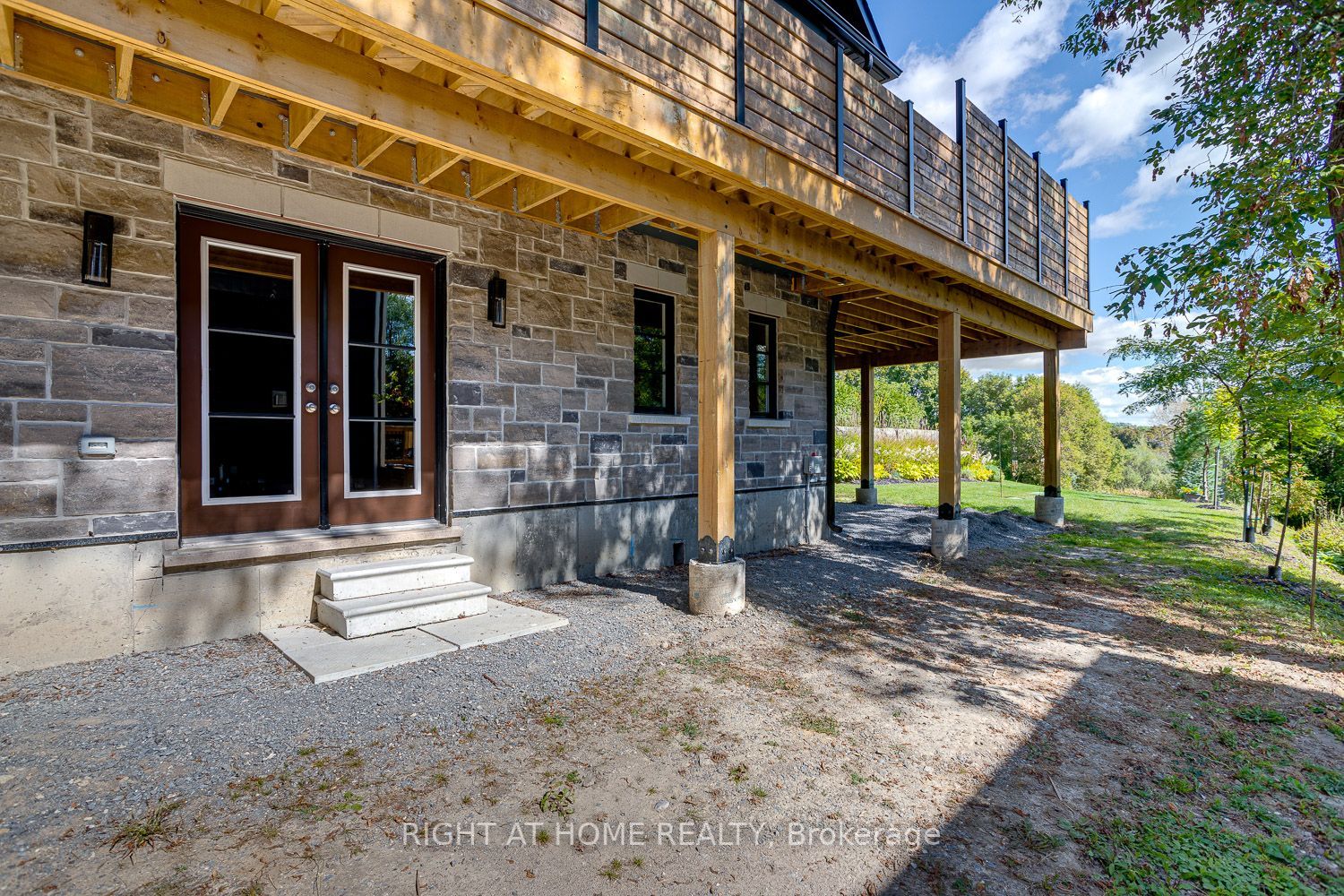 263 N Main St