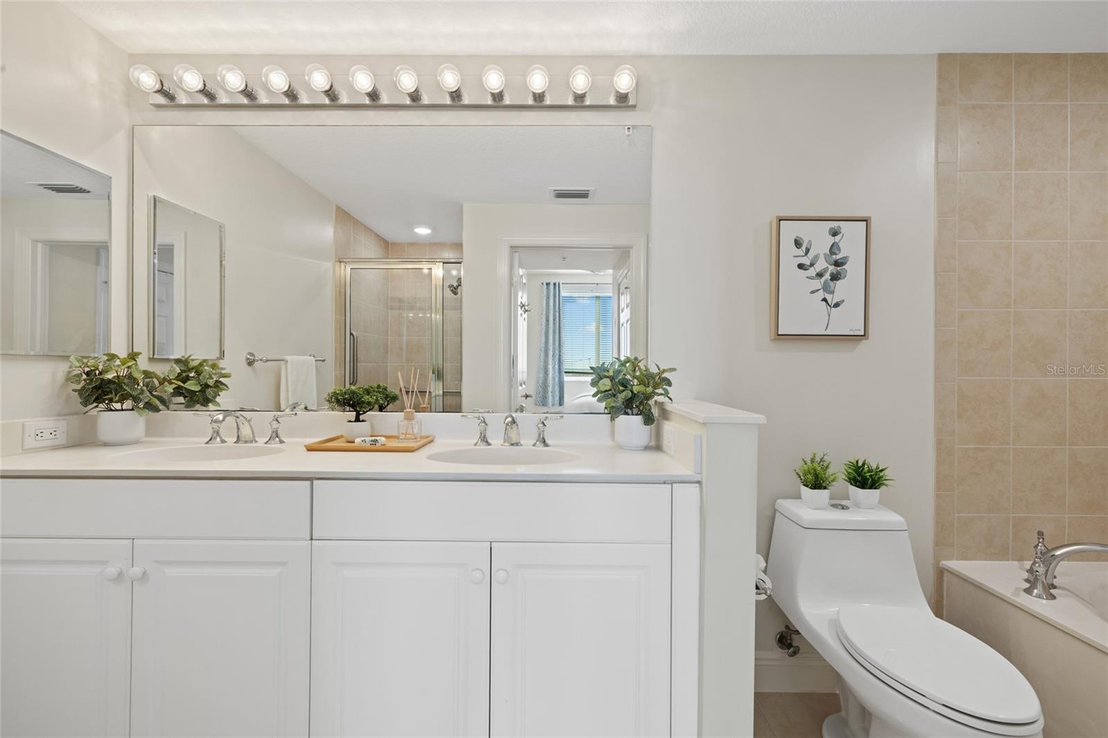 800 N Tamiami Trail 1512