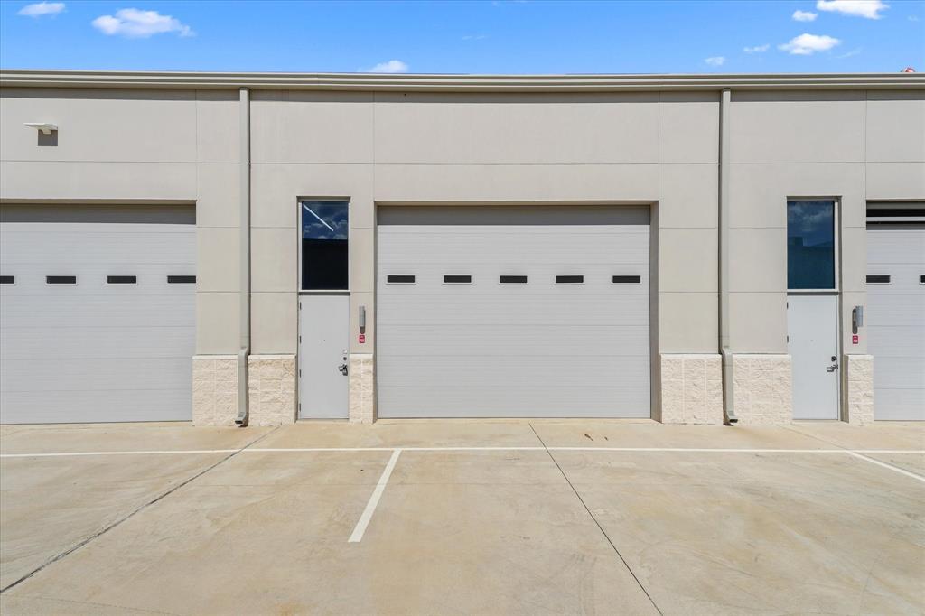 1725 N Highway 377 703