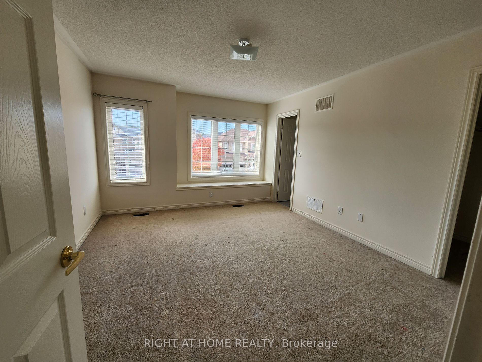 3185 Larry Cres