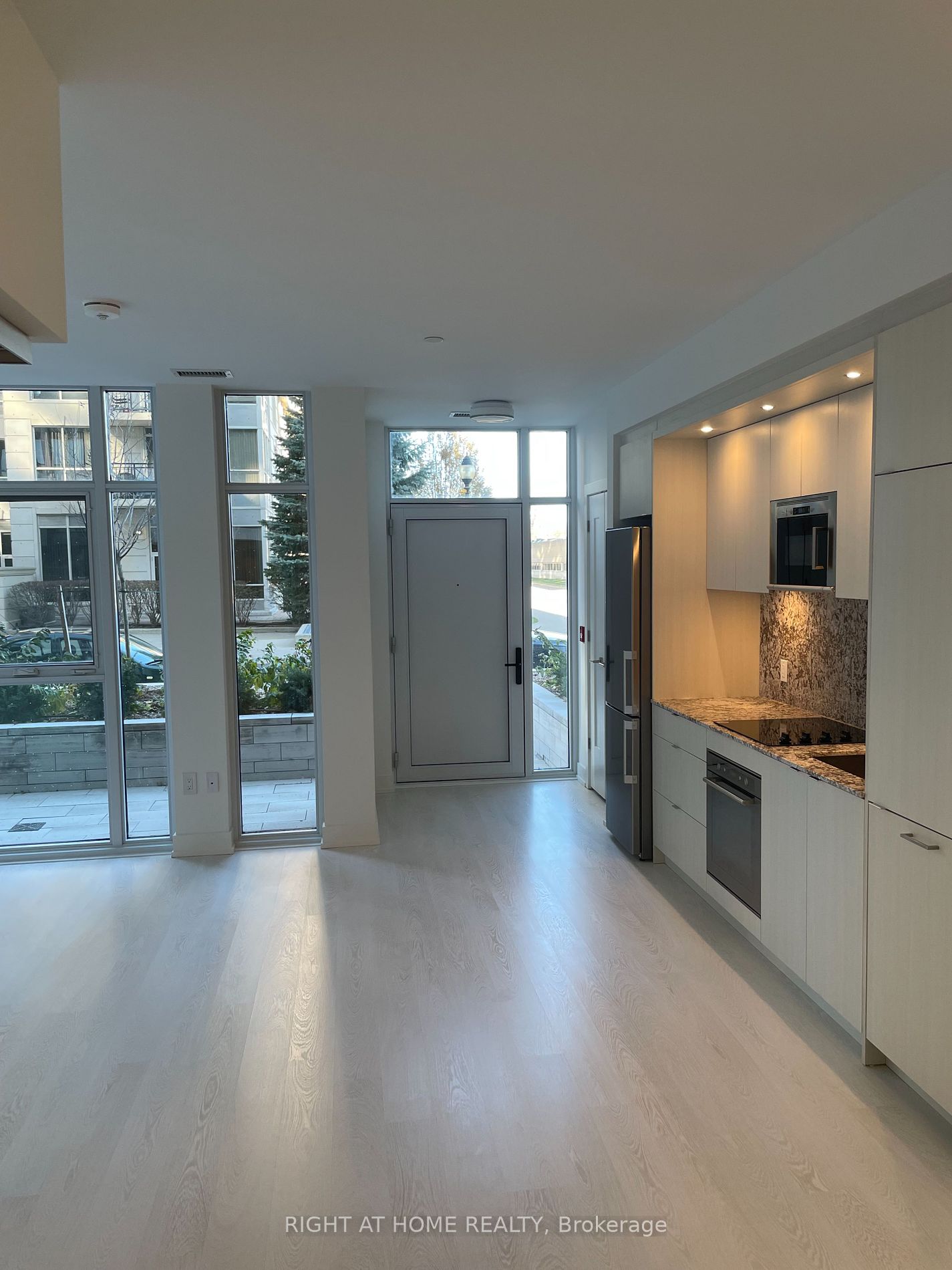 30 Inn On The Park Dr 205
