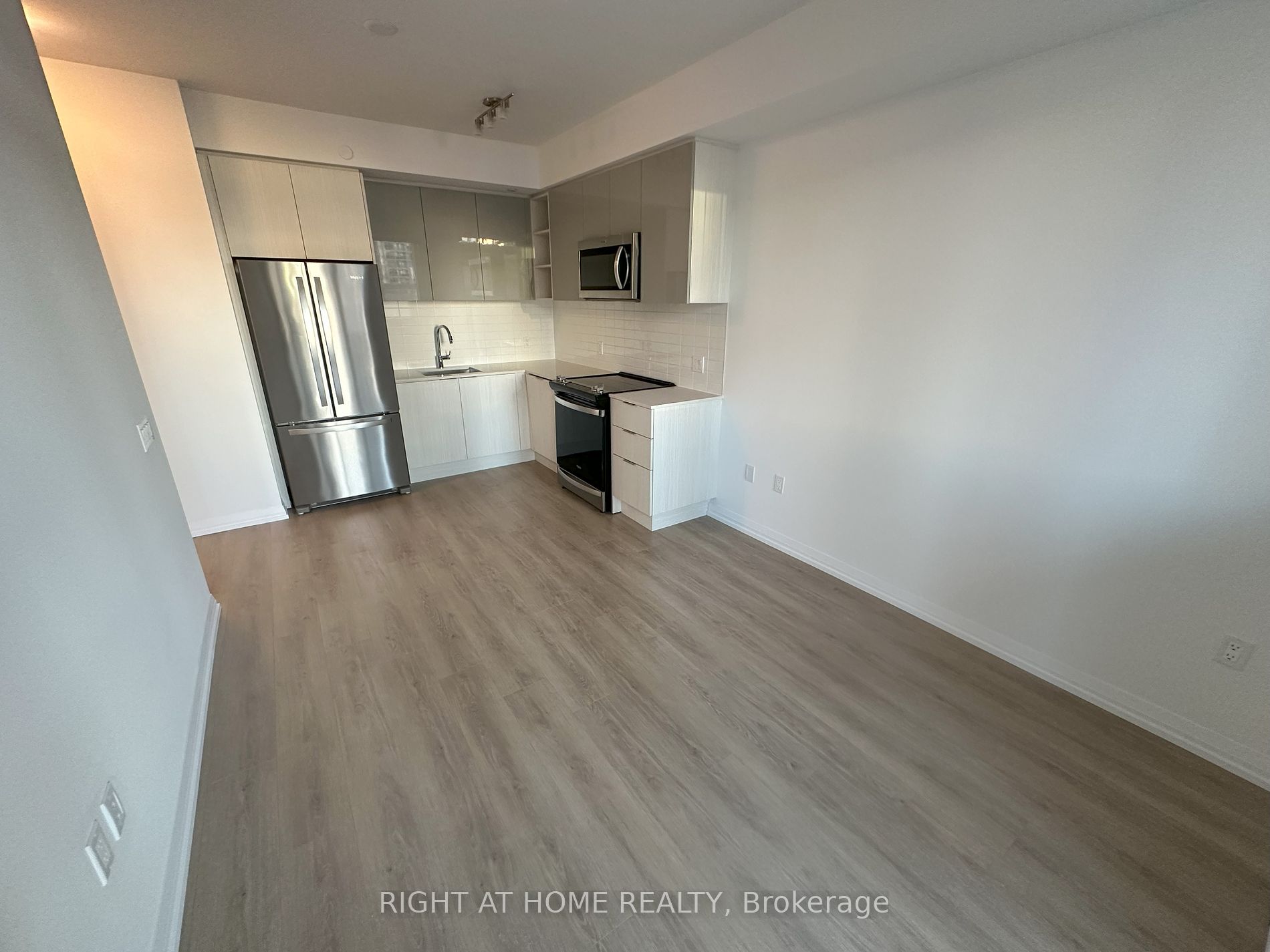 50 Dunfield Ave 1715