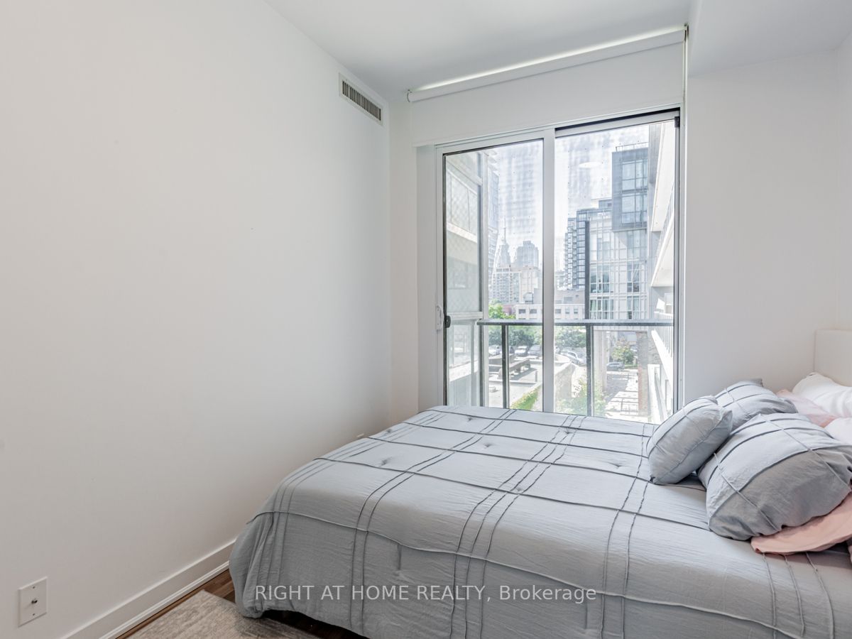 120 Parliament St 413