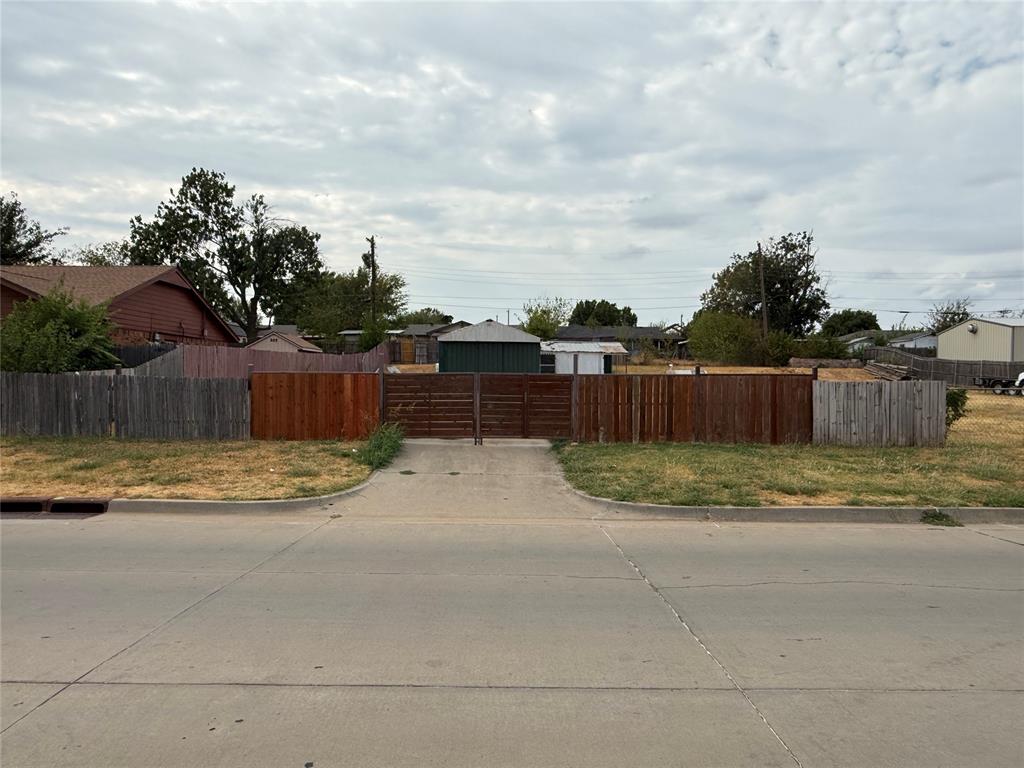 Lot in Moore. Great for building a new home on. It already includes a nice size shop/storage.