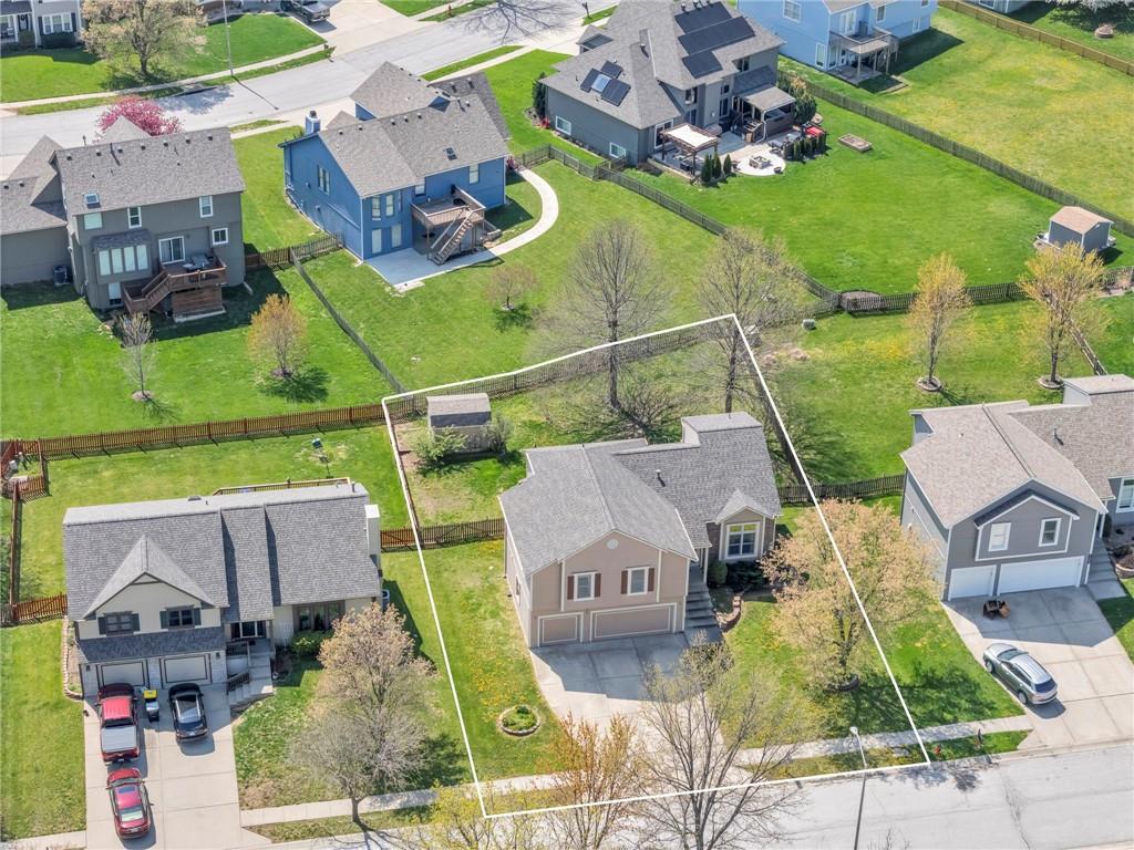 7442 N Sycamore Avenue