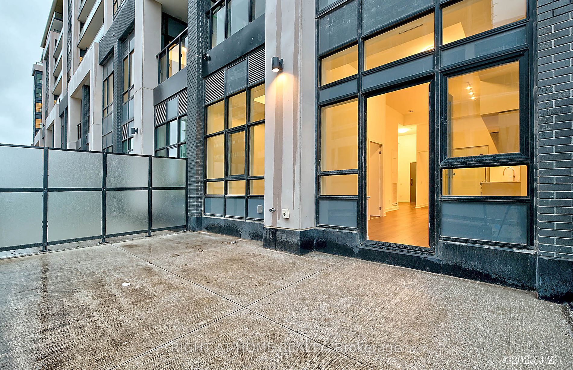 405 W Dundas St St 112