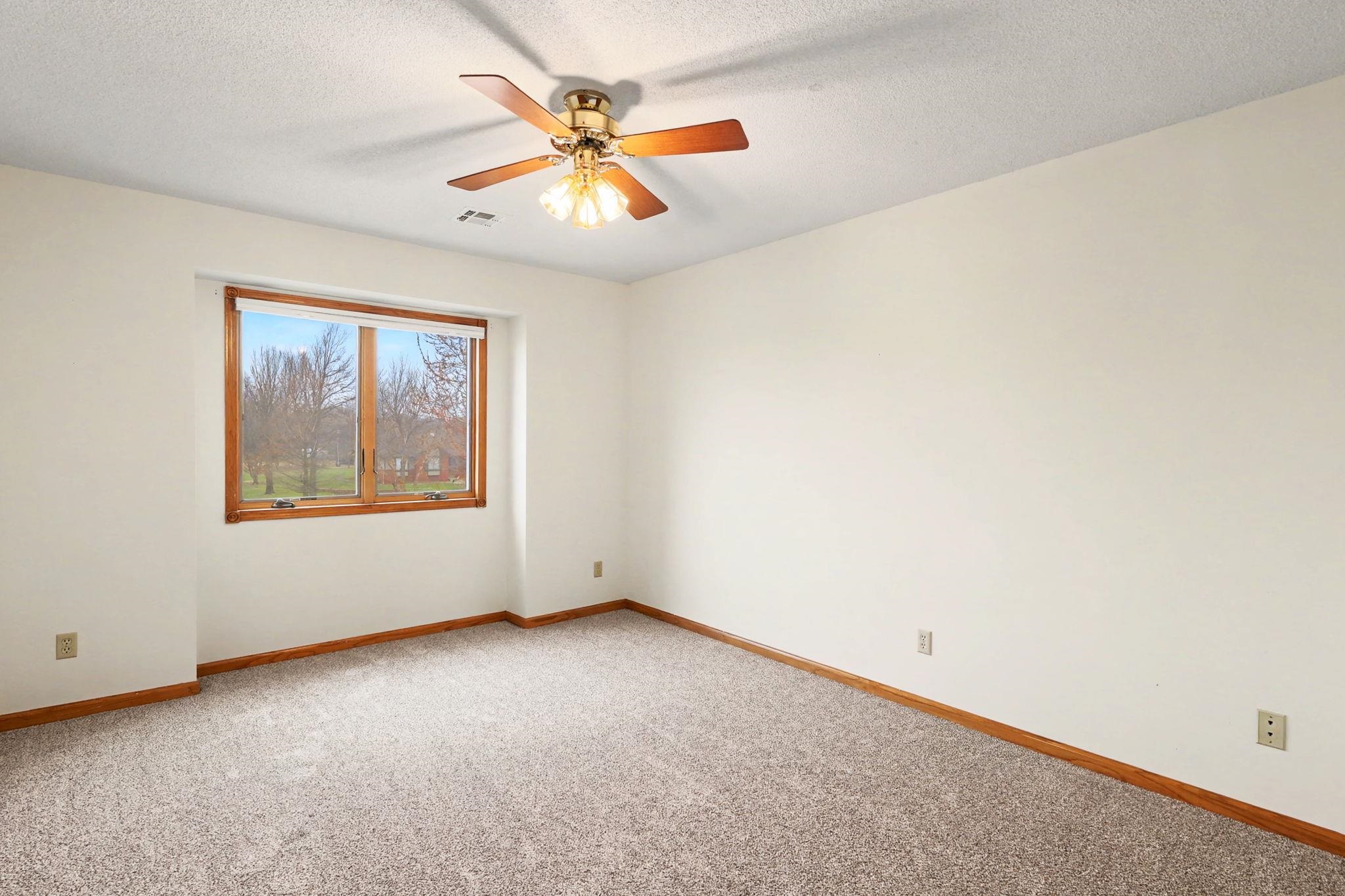 2318 N Cedar Downs Ln