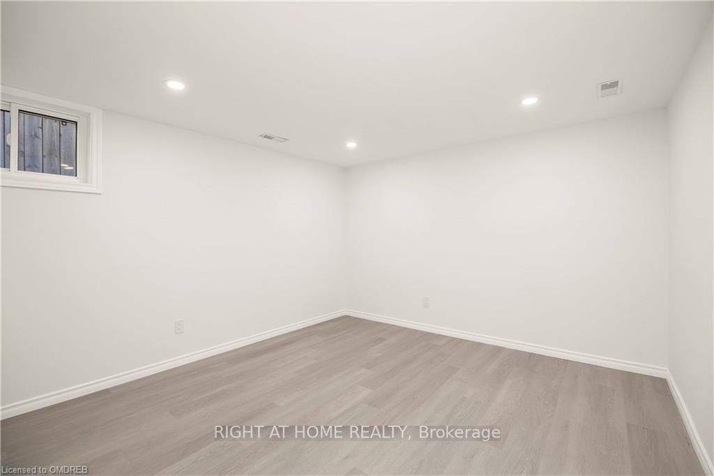 60 Champlain Ave Lower U