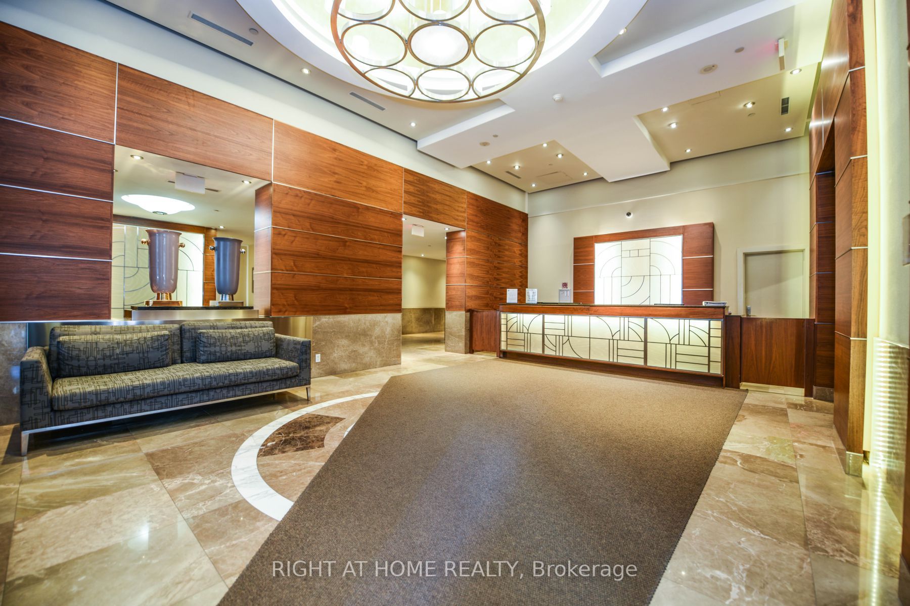 761 Bay St 2512