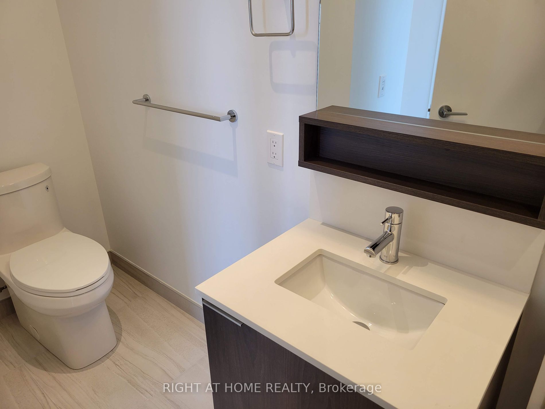 950 Portage Pkwy 6107