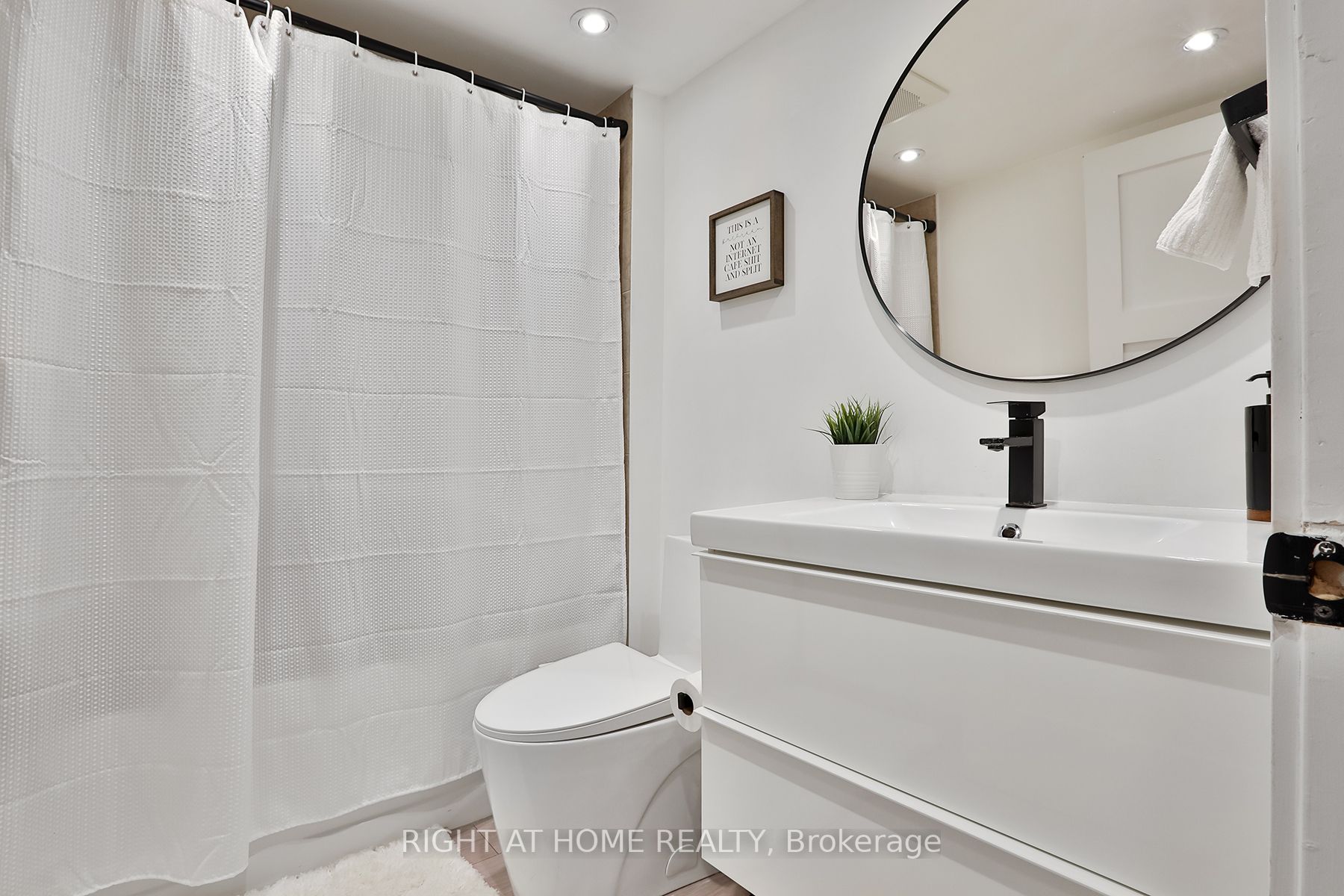 88 Grangeway Ave 2506