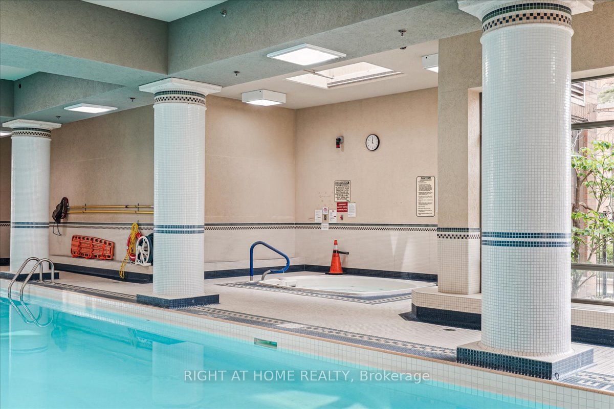 1881 Mcnicoll Ave 558