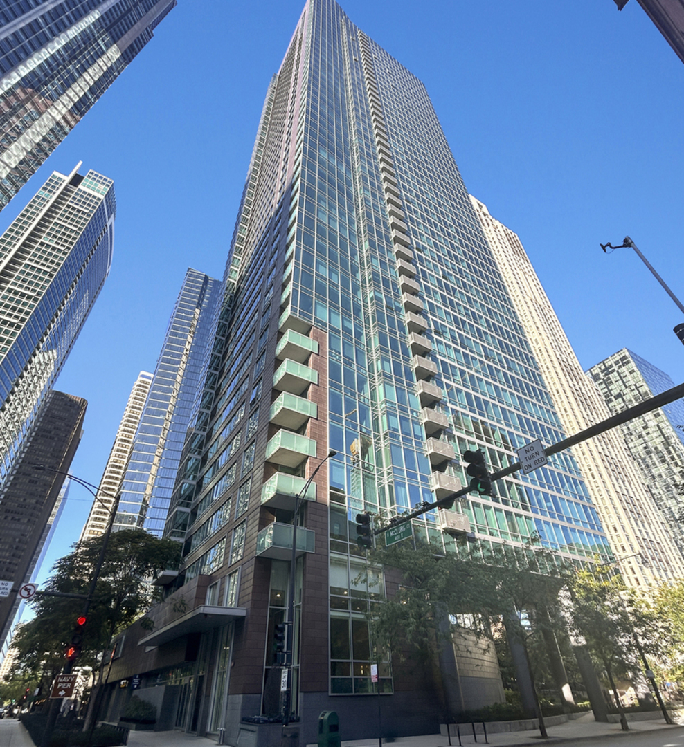 Experience unparalleled living in this spacious three-bedroom, two-and-a-half-bathroom southeast corner unit, where exquisite views of the lake, city skyline, and river unfold through magnificent floor-to-ceiling windows. Embodies the essence of elevated living, featuring an outdoor pool, fitness center, club room, bike room, round-the-clock door staff, and dedicated on-site management. Nestled on a beautifully redesigned 1.5-acre park by Michael Van Valkenburgh Associates, it is the embodiment of urban tranquility in the heart of Streeterville.    With Navy Pier and Magnificent Mile moments away  , every day presents an opportunity for adventure, allowing you to fully embrace the city's vibrant lifestyle.