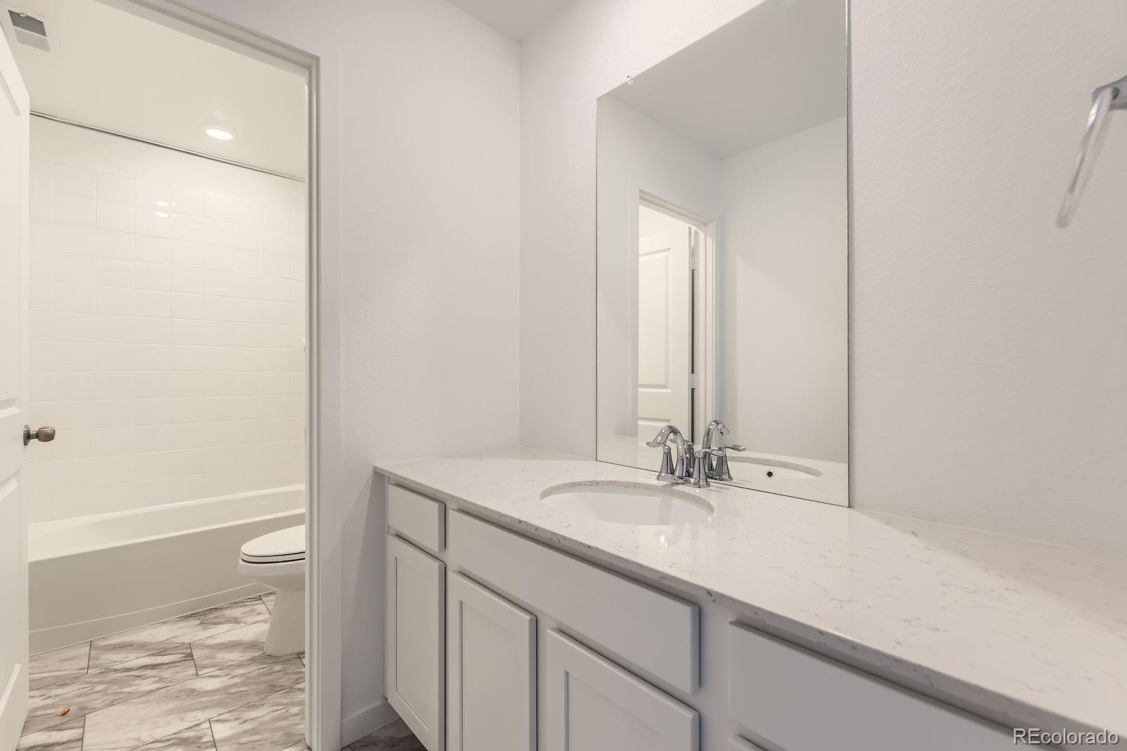 10976 Snowdon Street