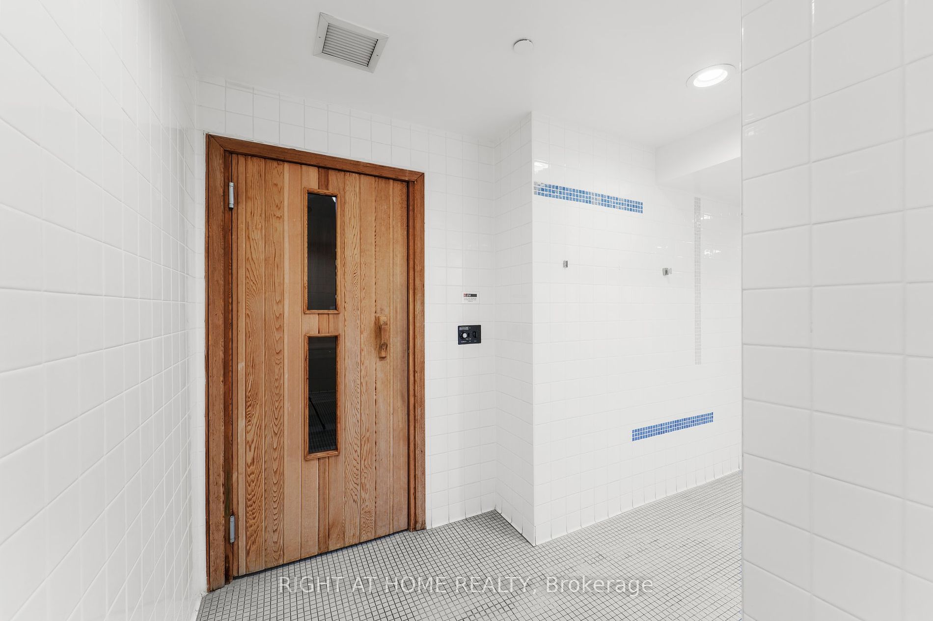 18 Yonge St 2315