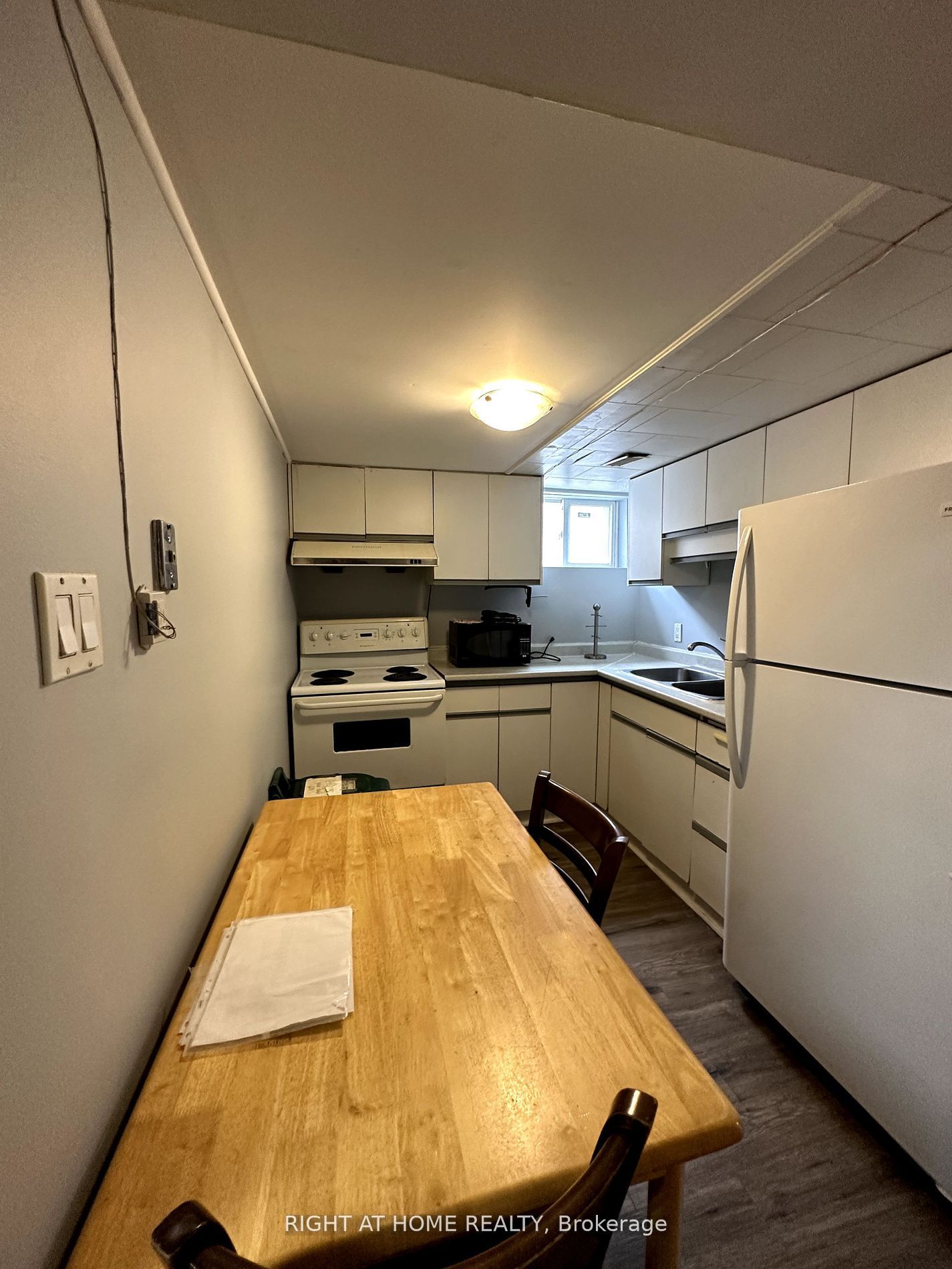 56 Caracas Rd Room 1