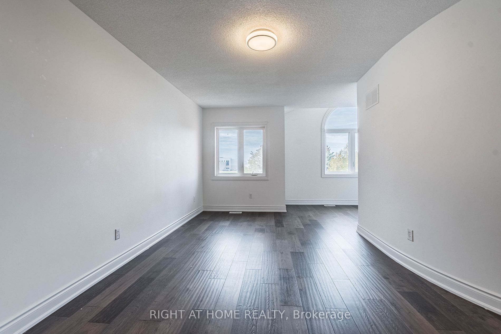 5579 Whitehorn Ave Upper