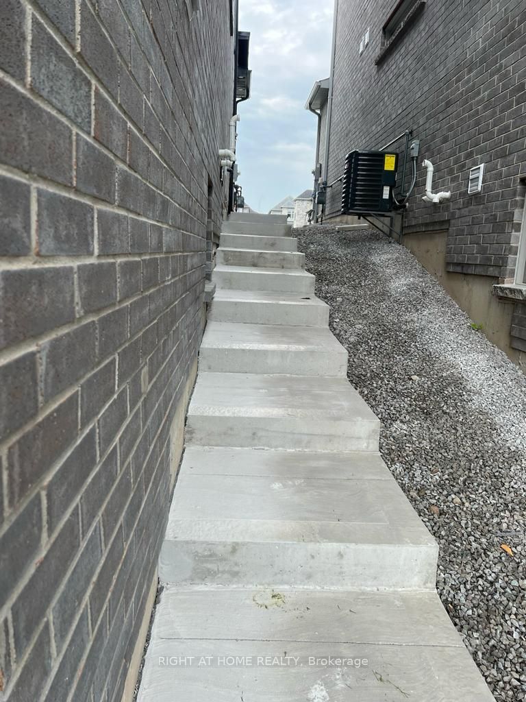 135 Franklin Tr Lower