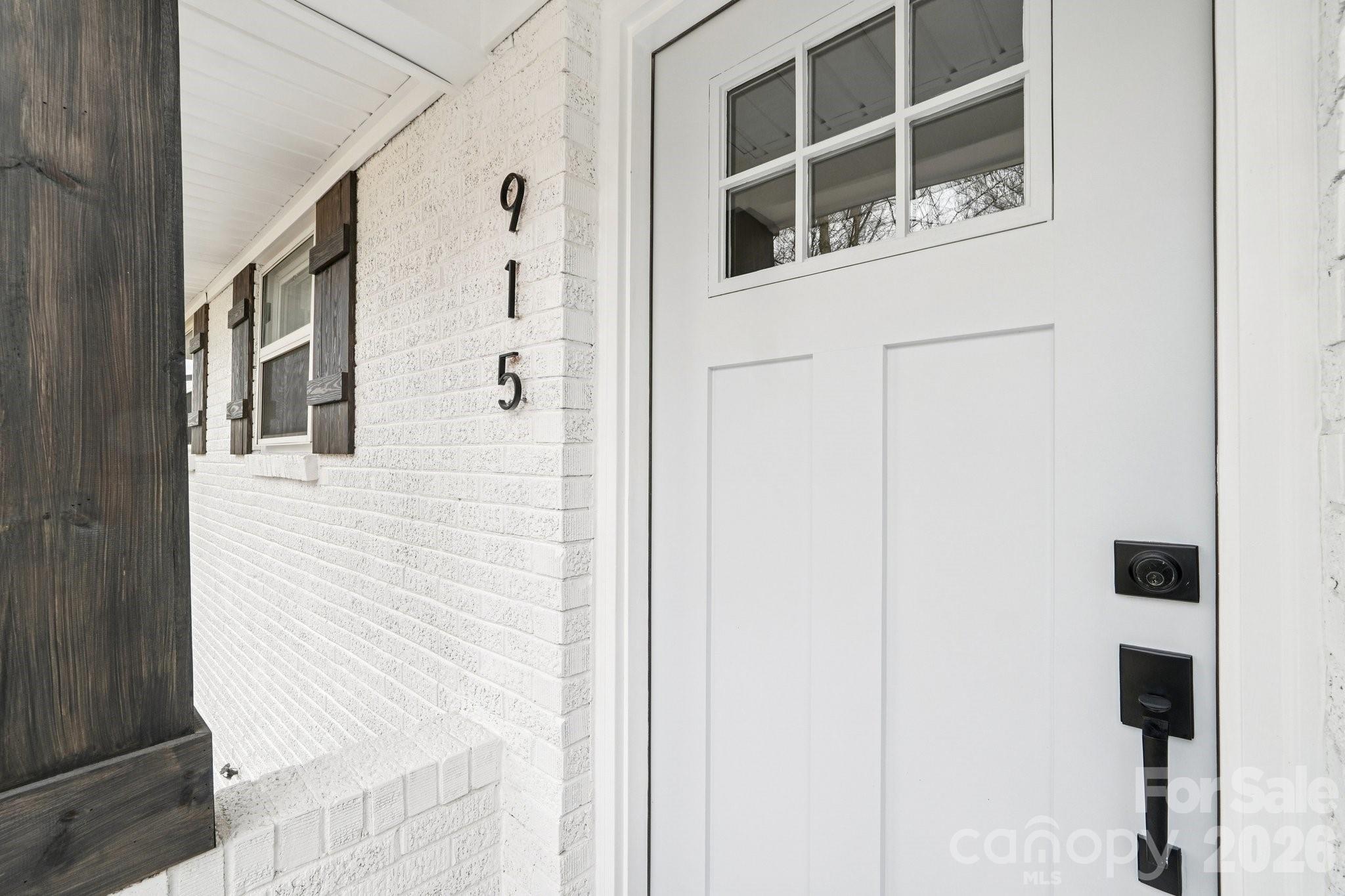 915 Crestmere Street