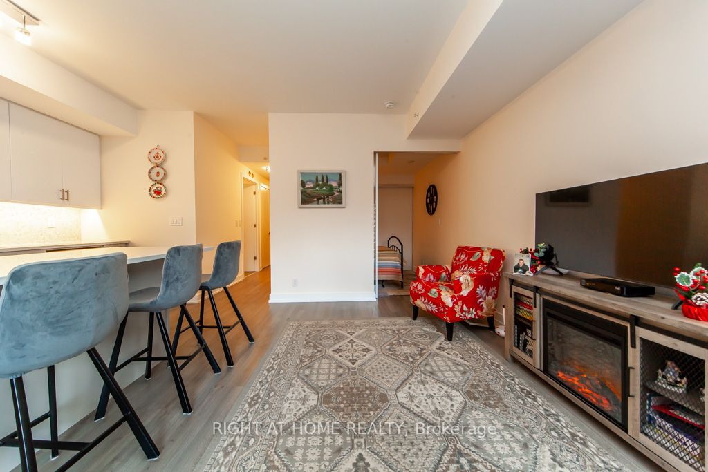 6 Parkwood Ave 317