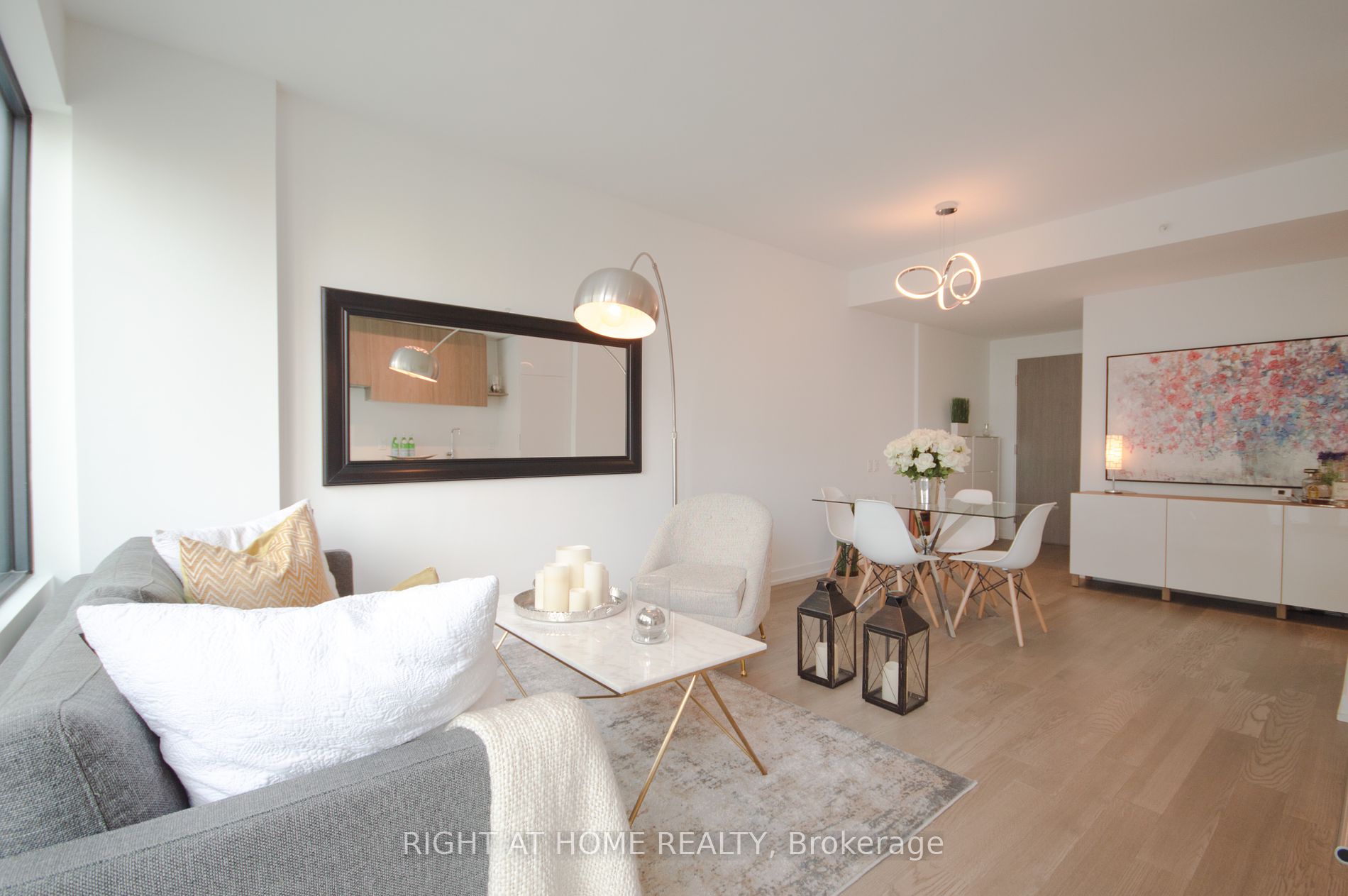 161 Roehampton Ave 709