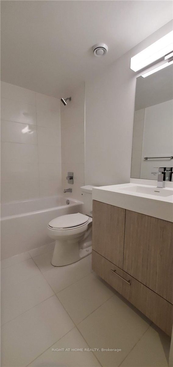 251 Jarvis St 818