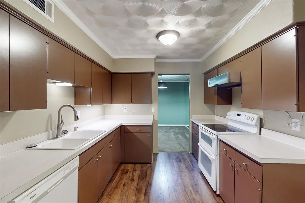 2301 Ridgmar Plaza 8