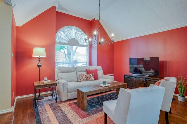 807 Rolling View Court