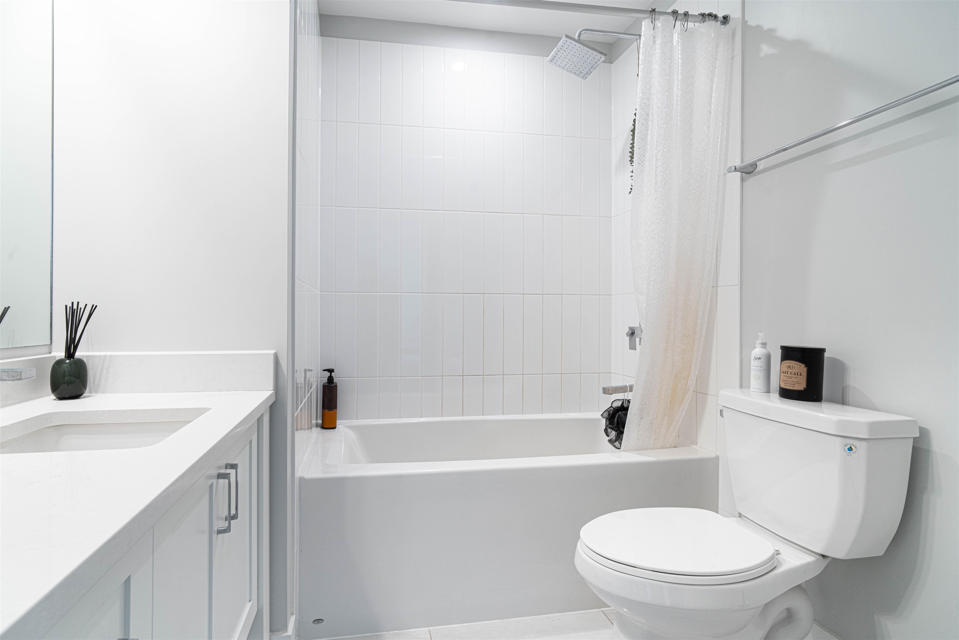 2180 Kelly Avenue 4615