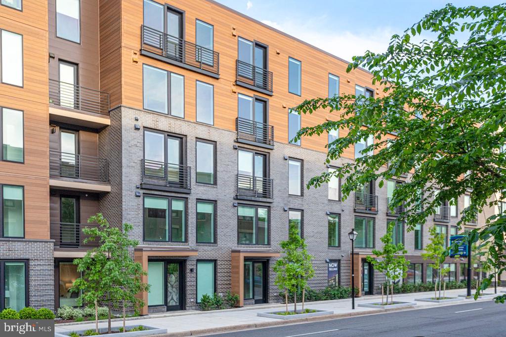 701 N Henry Street 413