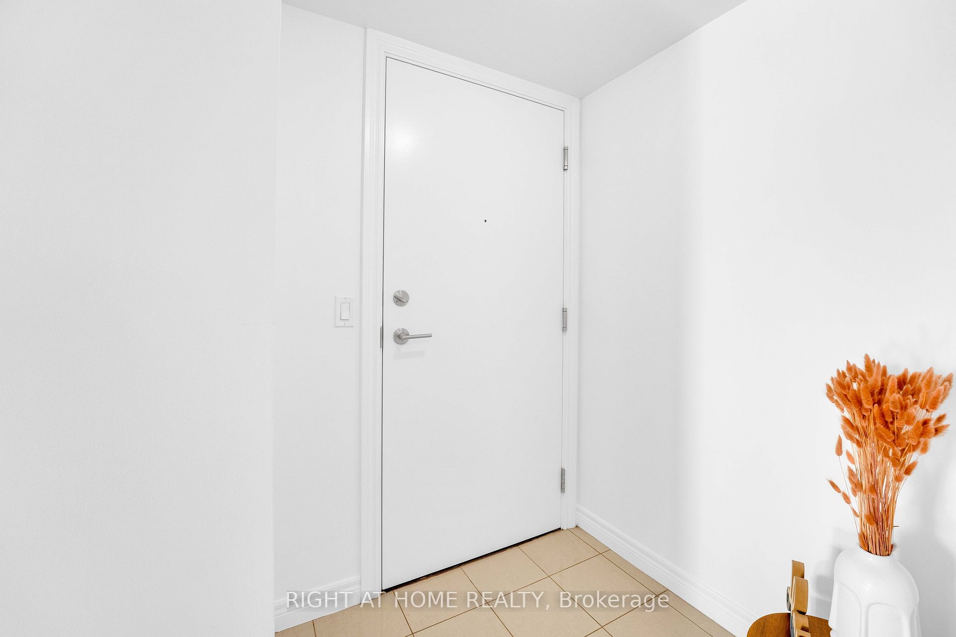50 Town Centre Crt 1101
