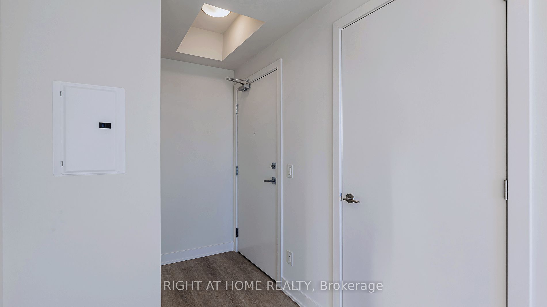 15 Ellerslie Ave 1603